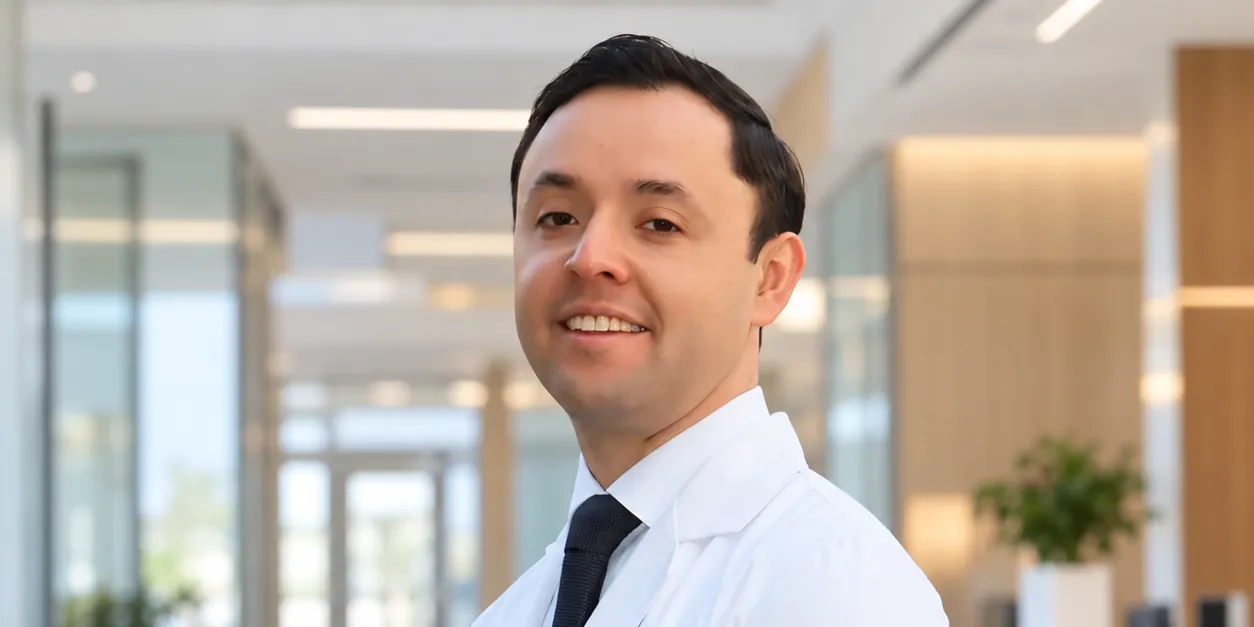 Dr. Ranulfo Zendejas, angiólogo y cirujano vascular, que trata la flebitis en León