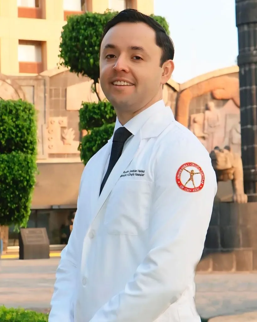 Dr. Ranulfo Zendejas durante su residencia en angiología y cirugía vascular
